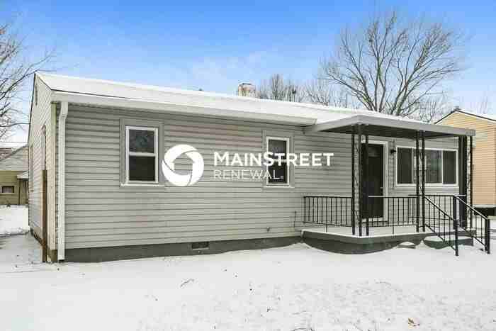 528 S Bosart Ave - Photo 3 of 16