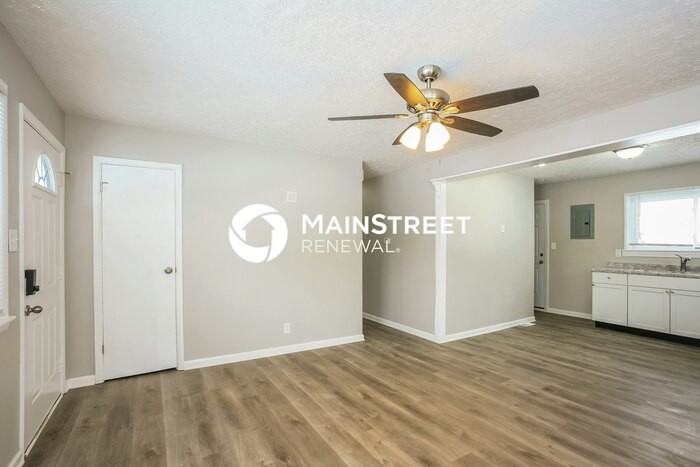 528 S Bosart Ave - Photo 4 of 16