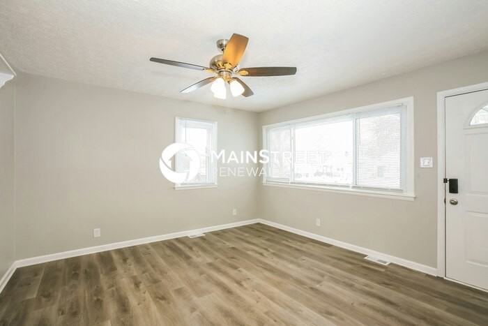 528 S Bosart Ave - Photo 6 of 16