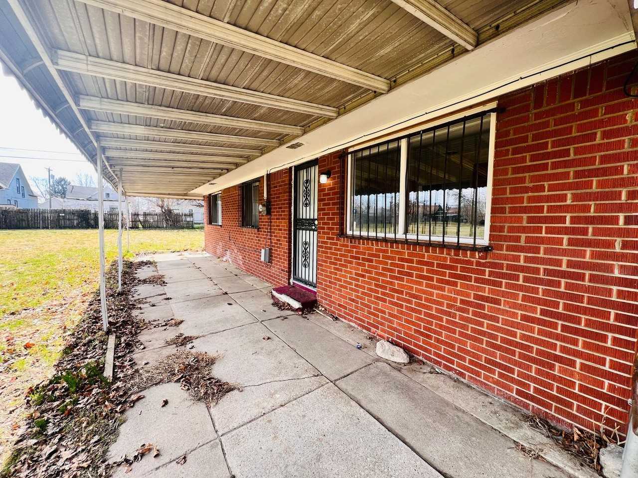 1217 Tecumseh St - Photo 3 of 14