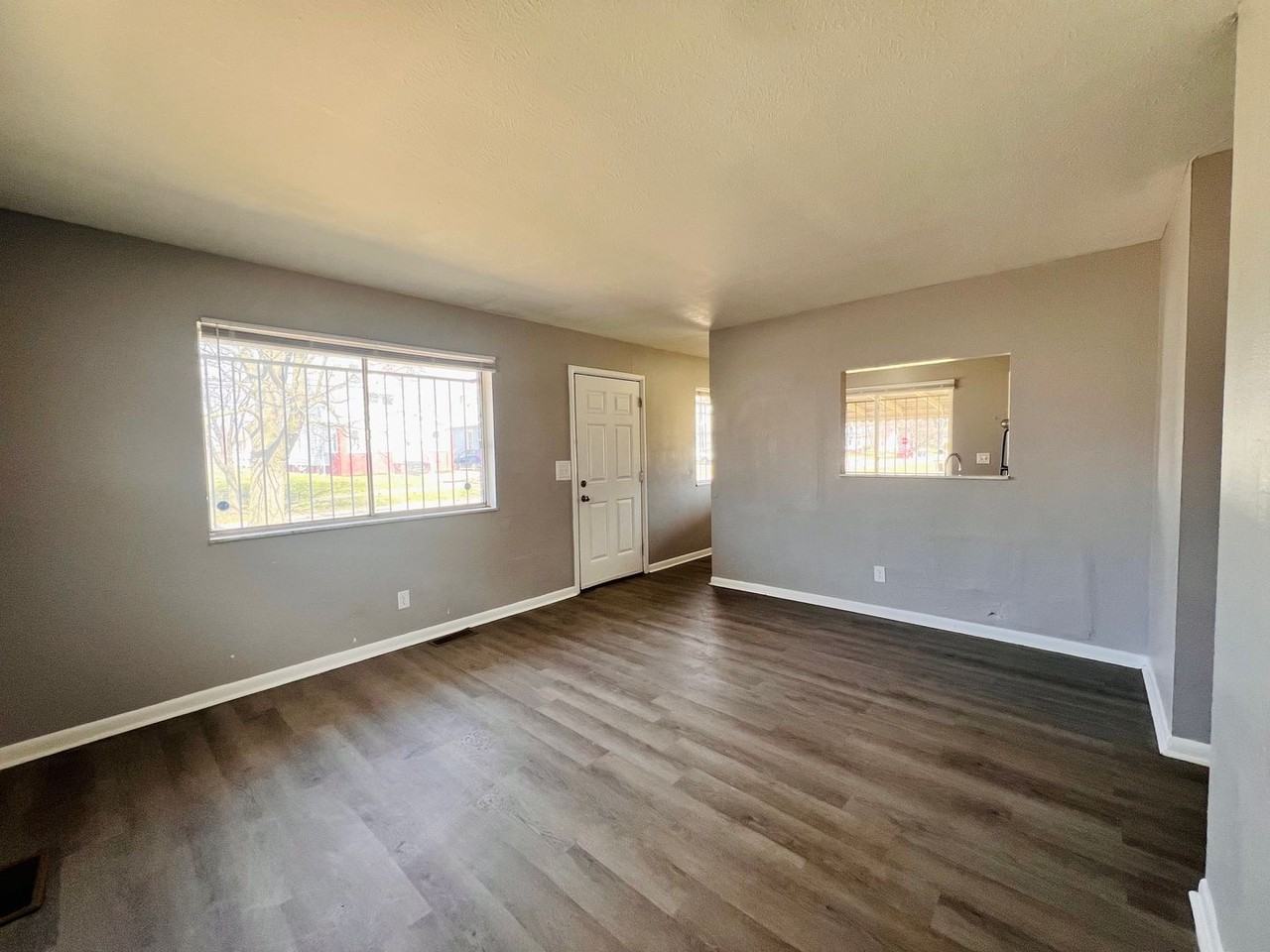 1217 Tecumseh St - Photo 5 of 14