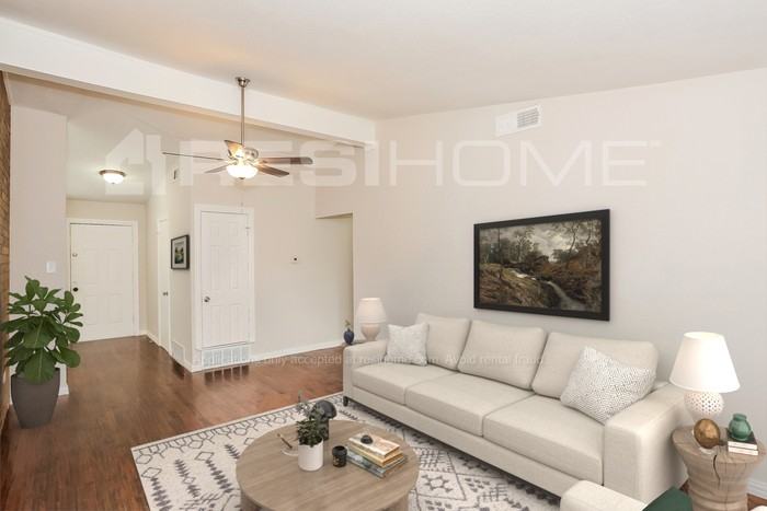 405 Hawthorne Ln - Photo 5 of 18