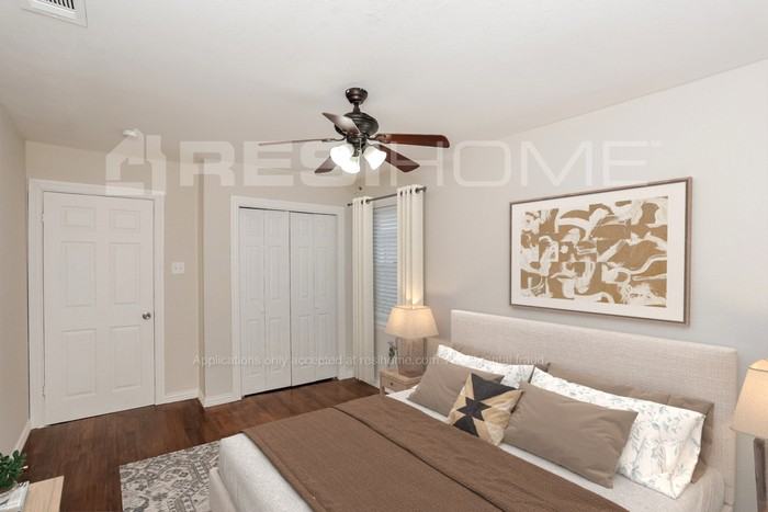 405 Hawthorne Ln - Photo 6 of 18