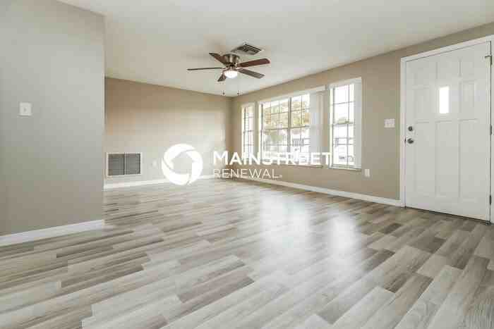 4301 Straits Ln - Photo 3 of 16