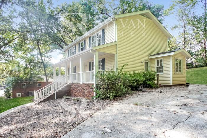 212 Bishopgate Rd - Photo 4 of 19