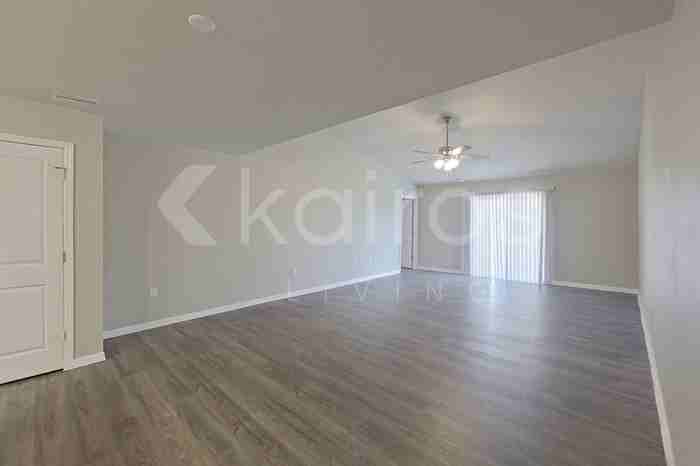 18326 Gibraltar Ln - Photo 2 of 21