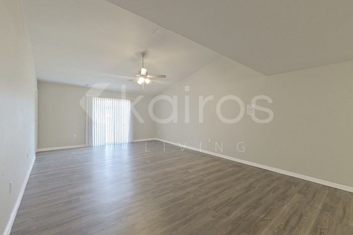 18326 Gibraltar Ln - Photo 4 of 21