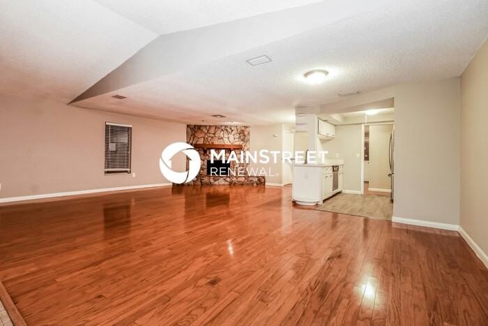 2053 Whitney Dr - Photo 2 of 15