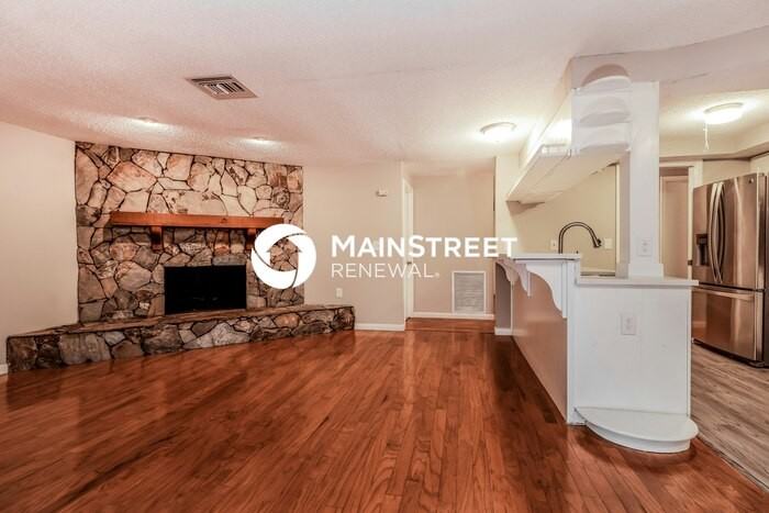 2053 Whitney Dr - Photo 3 of 15