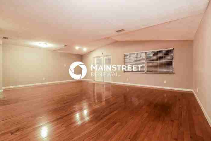 2053 Whitney Dr - Photo 4 of 15