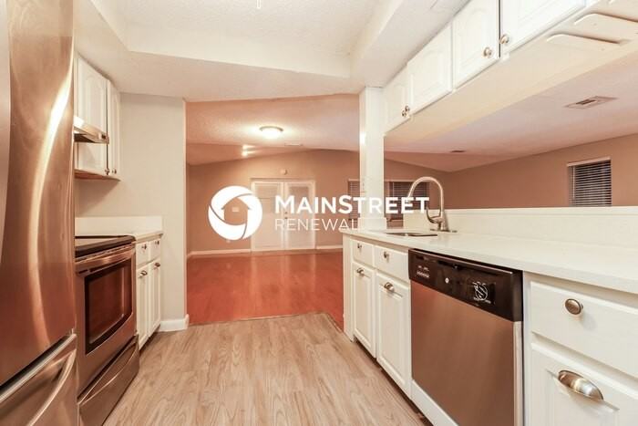 2053 Whitney Dr - Photo 5 of 15