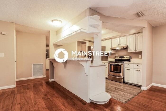 2053 Whitney Dr - Photo 7 of 15