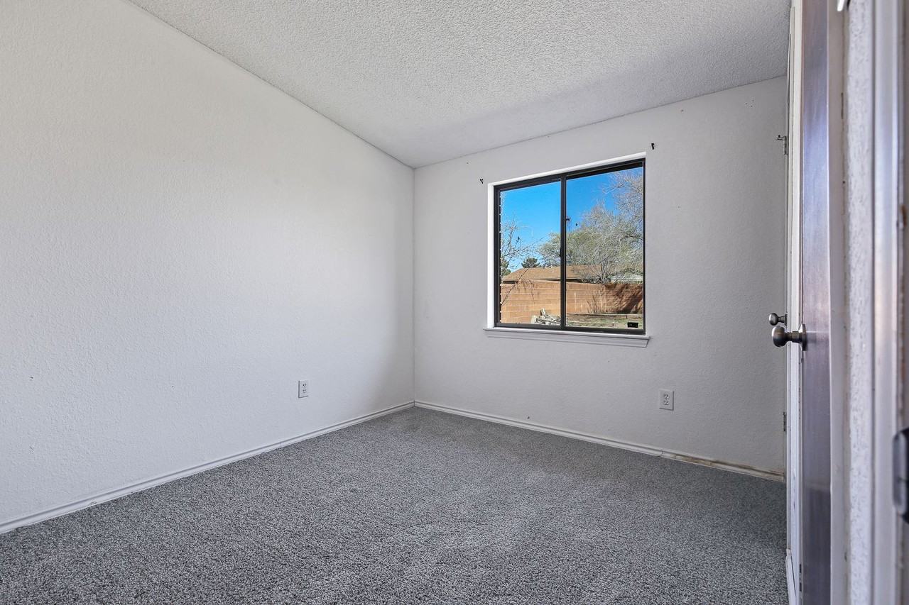 1503 American Way - Photo 2 of 26