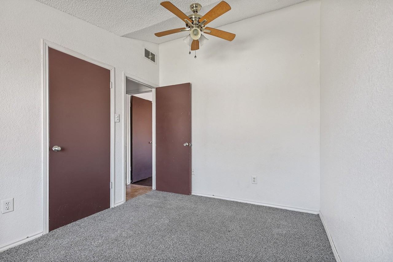 1503 American Way - Photo 3 of 26