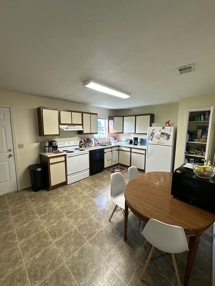 215 Pheasant Run Dr - Photo 3 of 13