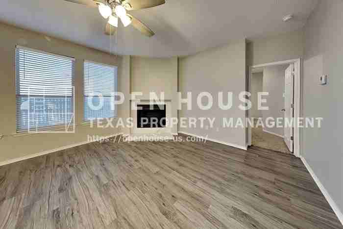 2900 Hudson Xing - Photo 4 of 23