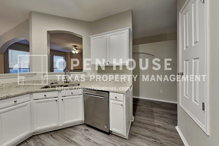 2900 Hudson Xing - Photo 6 of 23