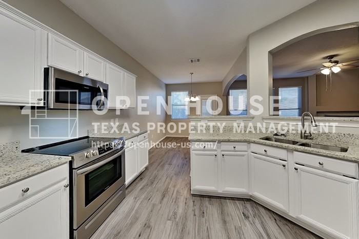 2900 Hudson Xing - Photo 7 of 23