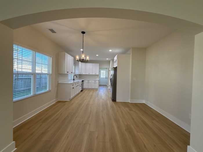 573 Reid St - Photo 3 of 16