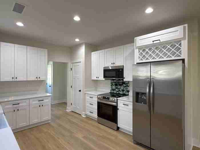 573 Reid St - Photo 6 of 16