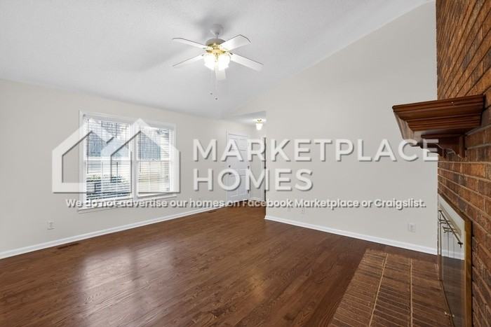 1119 Roper Mountain Rd - Photo 4 of 37