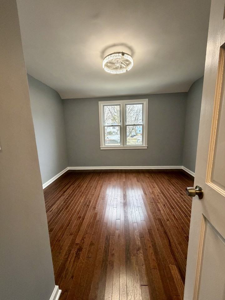 108 Wake St - Photo 3 of 12