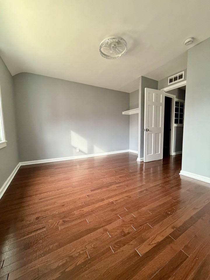 108 Wake St - Photo 4 of 12