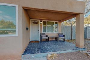 featured image of 221 Girard Blvd Se