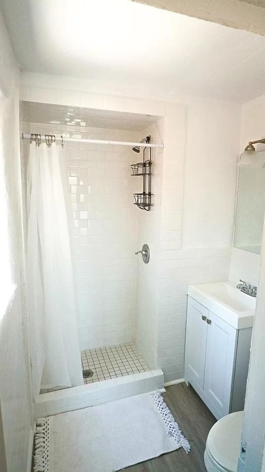 219 Girard Blvd Se #3FURNISHED - Photo 2 of 8