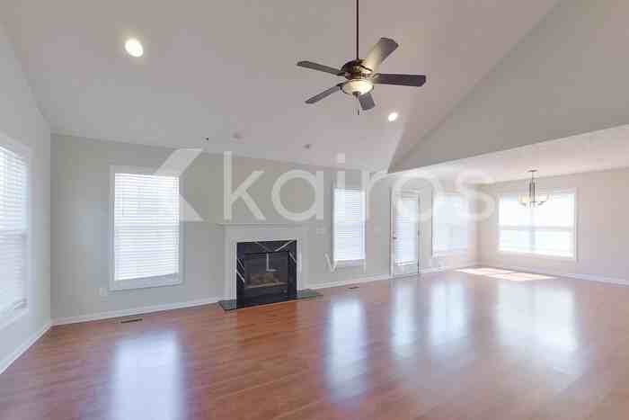 135 Hillandale Rd - Photo 5 of 31