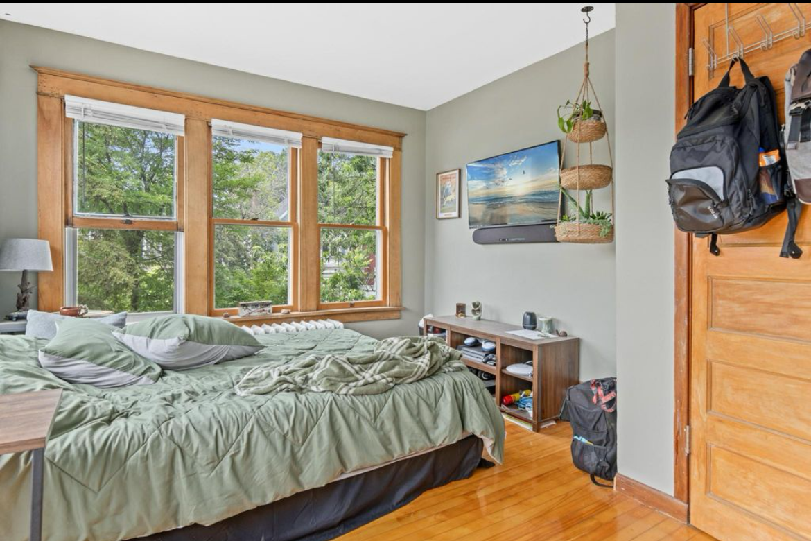 2557 Dupont Ave S #2 - Photo 4 of 11