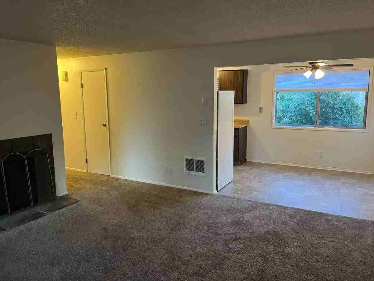 567 Fairview St #4 - Photo 4 of 16