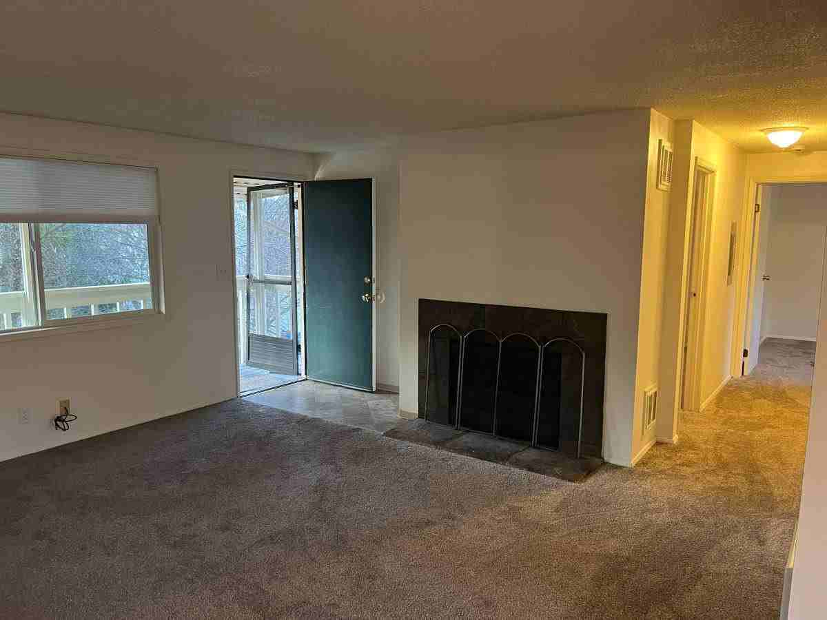 567 Fairview St #4 - Photo 5 of 16