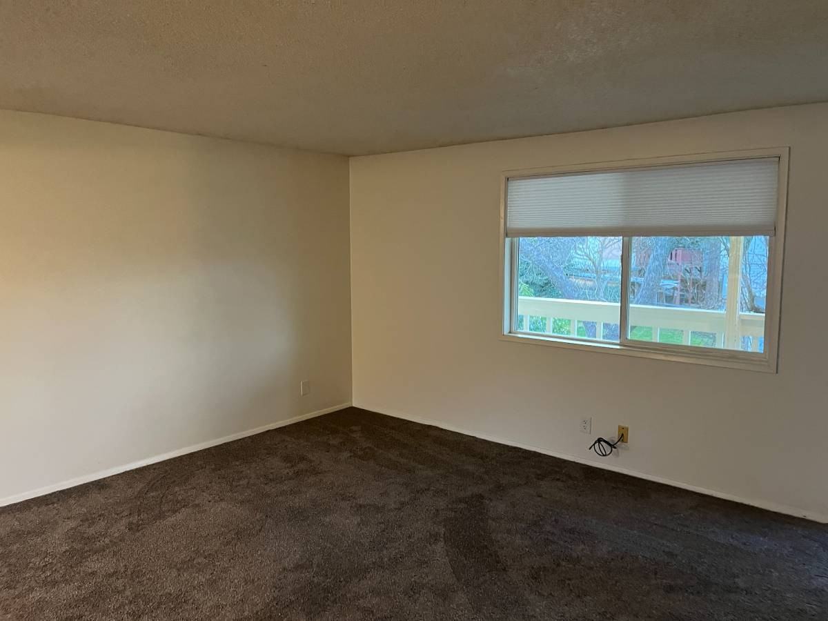 567 Fairview St #4 - Photo 6 of 16