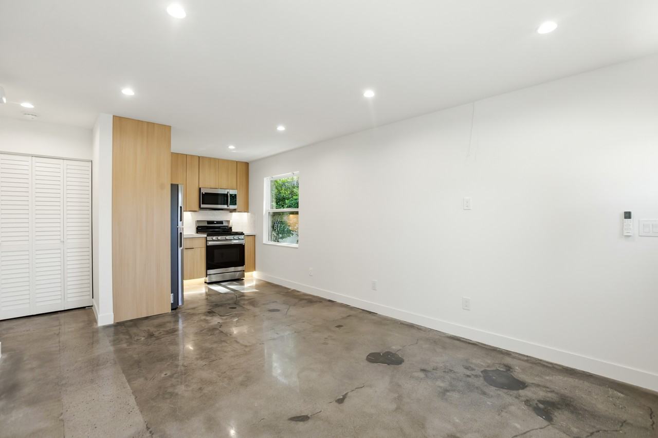 7314 Fallbrook Ave #7314-1-2 - Photo 4 of 13