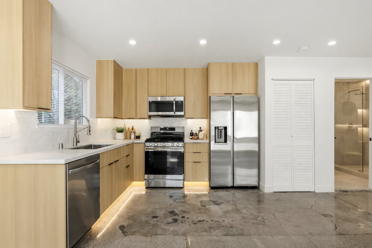 7314 Fallbrook Ave #NA - Photo 6 of 31