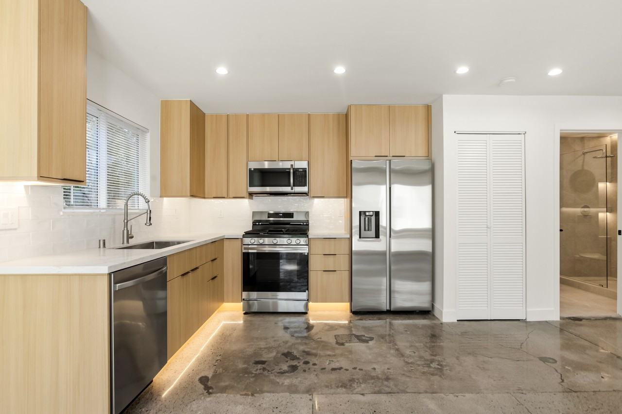 7314 Fallbrook Ave #NA - Photo 7 of 31