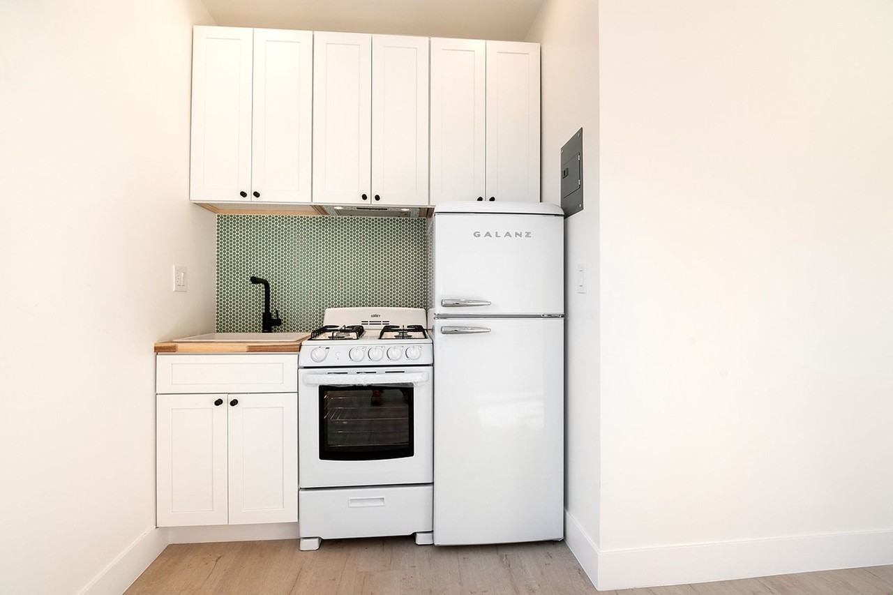 Bonnie Brae - Photo 7 of 32