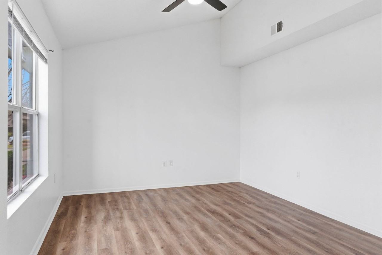 Pickwick Place - Photo 4 of 50