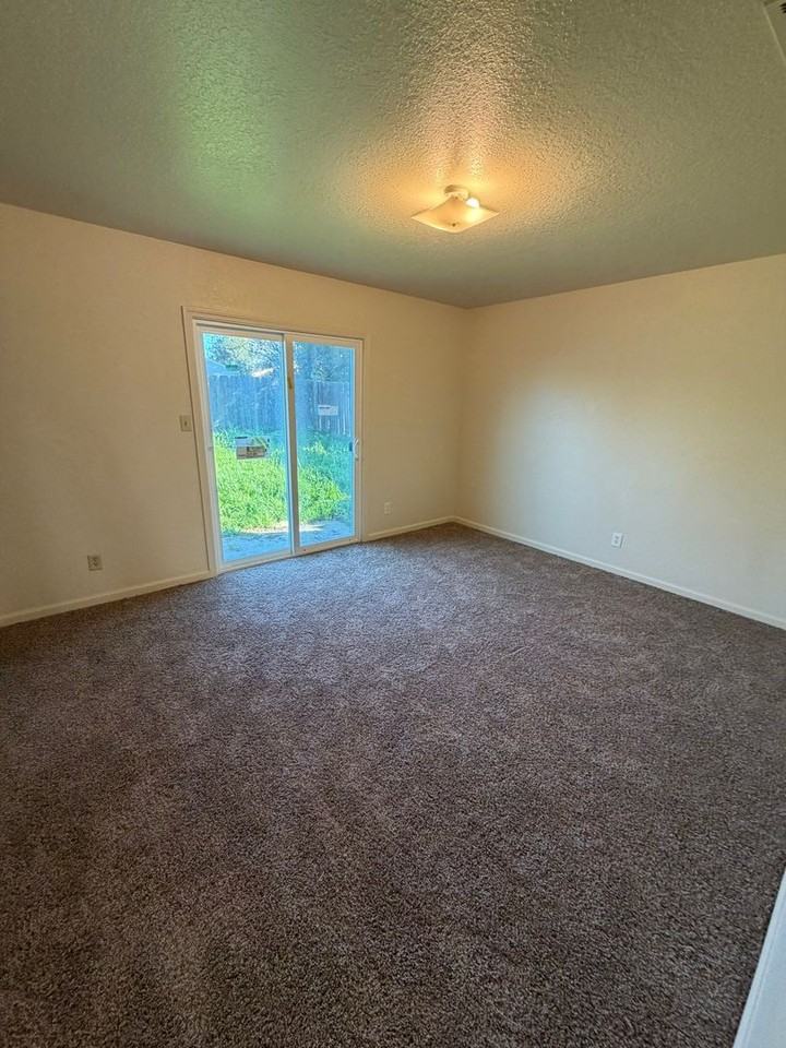 551 Seville Way - Photo 2 of 23