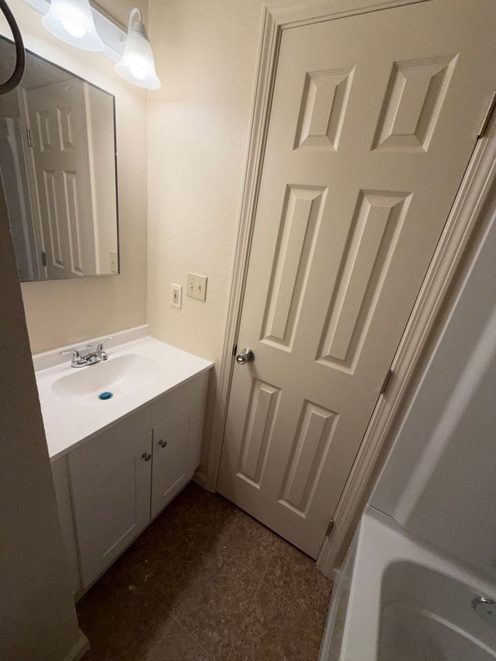 551 Seville Way - Photo 6 of 23