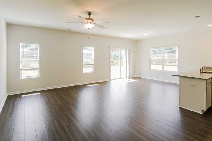 332 Augustine Dr - Photo 4 of 15