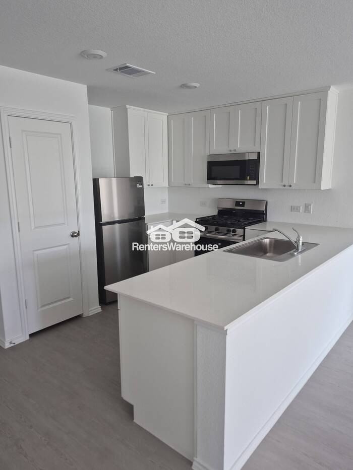 416 Silvercloud Dr - Photo 4 of 17