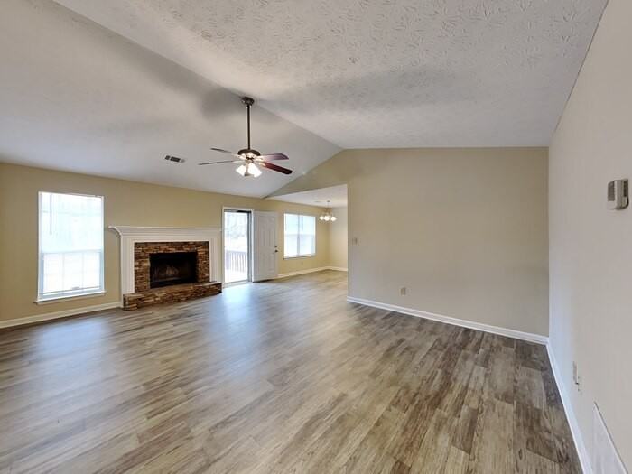 411 Fieldgreen Dr - Photo 2 of 23