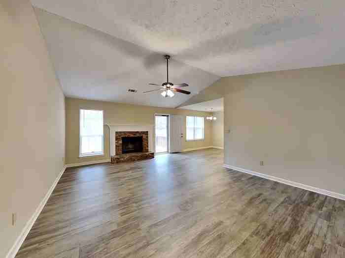 411 Fieldgreen Dr - Photo 4 of 23