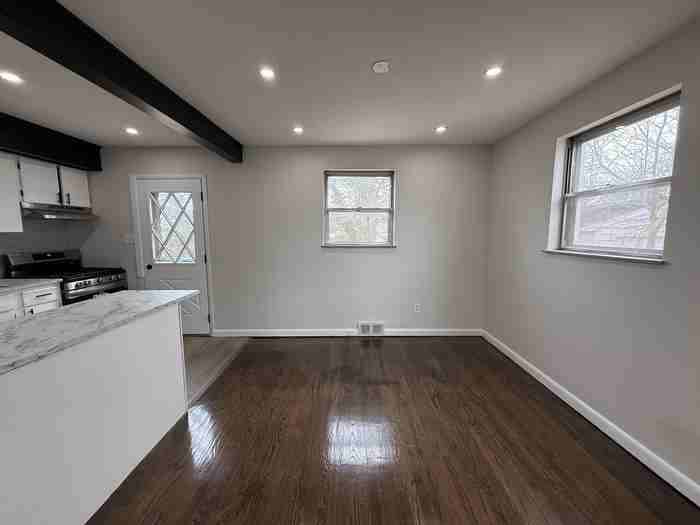 36 Collins Ln - Photo 7 of 41