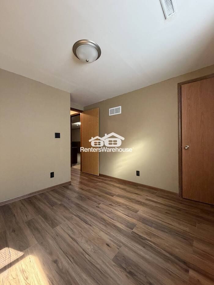 7441 Major Ave N - Photo 5 of 19