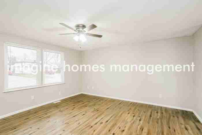 305 Coronado Rd - Photo 4 of 17