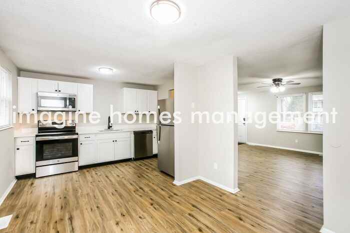 305 Coronado Rd - Photo 5 of 17