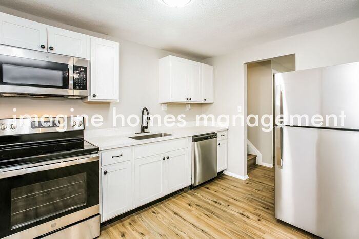 305 Coronado Rd - Photo 6 of 17